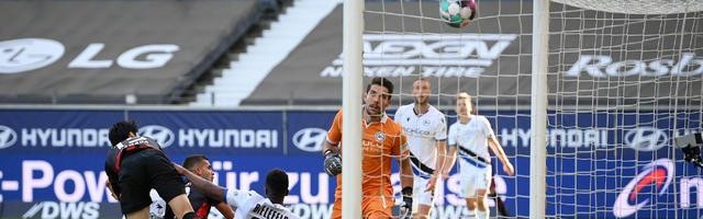  拜仁慕尼黑客场三球大胜，领跑德甲积分榜