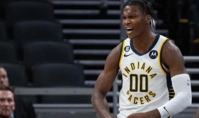 摩根体育官网- 步行者哈利伯顿伤退，球队紧急调整战术  