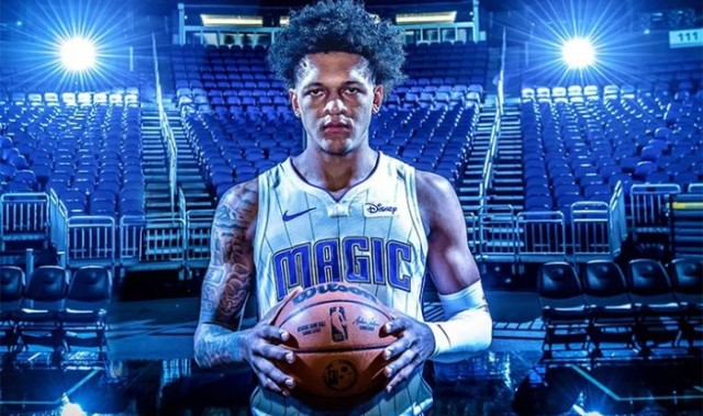  班凯罗当选月最佳新秀，魔术重建初见成效  