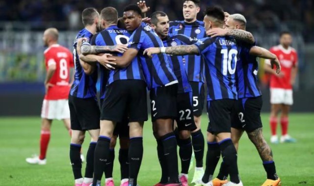 摩根体育官方网站- 罗马德比火爆收场，迪巴拉伤退牵动球迷心弦  