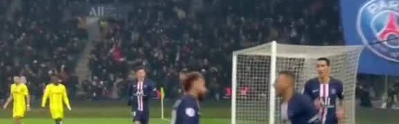 摩根体育官网- 巴黎圣日耳曼客场三球完胜，继续领跑法甲积分榜  