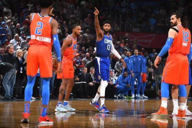  雷霆亚历山大爆发，单节20分助队逆转取胜