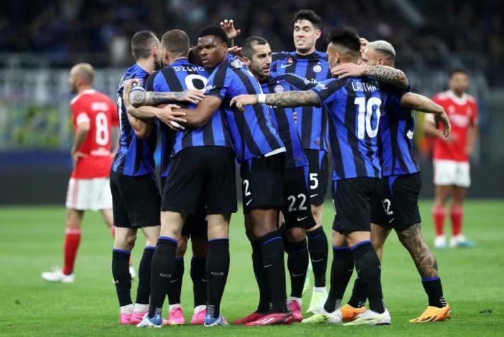  罗马德比火爆收场，迪巴拉伤退牵动球迷心弦  