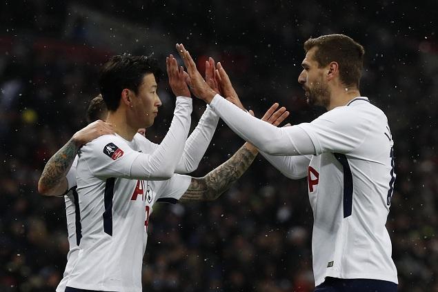  热刺新帅首秀告捷，孙兴慜戴帽率队逆转取胜  