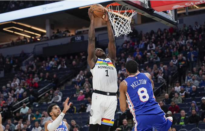  森林狼爱德华兹隔扣戈贝尔，十佳球榜首位  